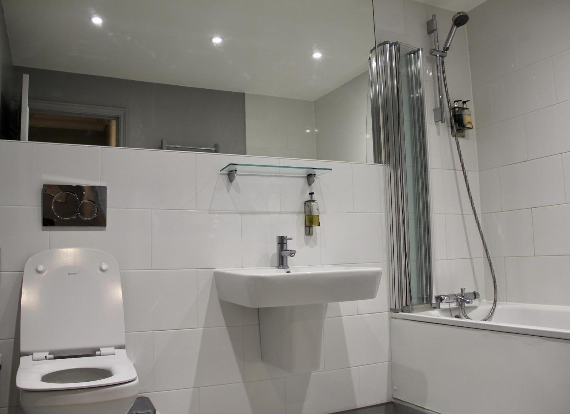 Blue Boar Hotel Maldon Room photo