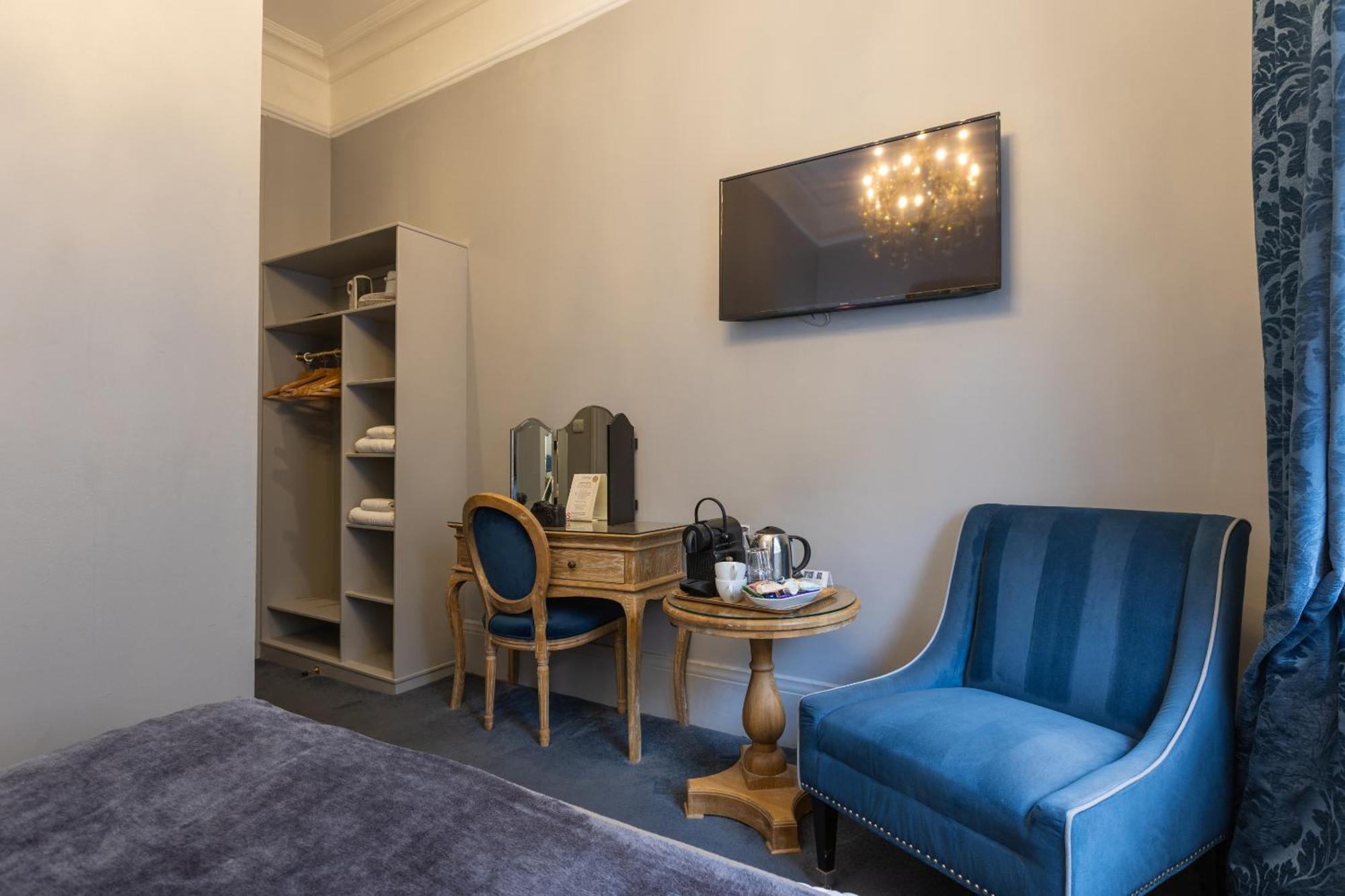 Blue Boar Hotel Maldon Room photo