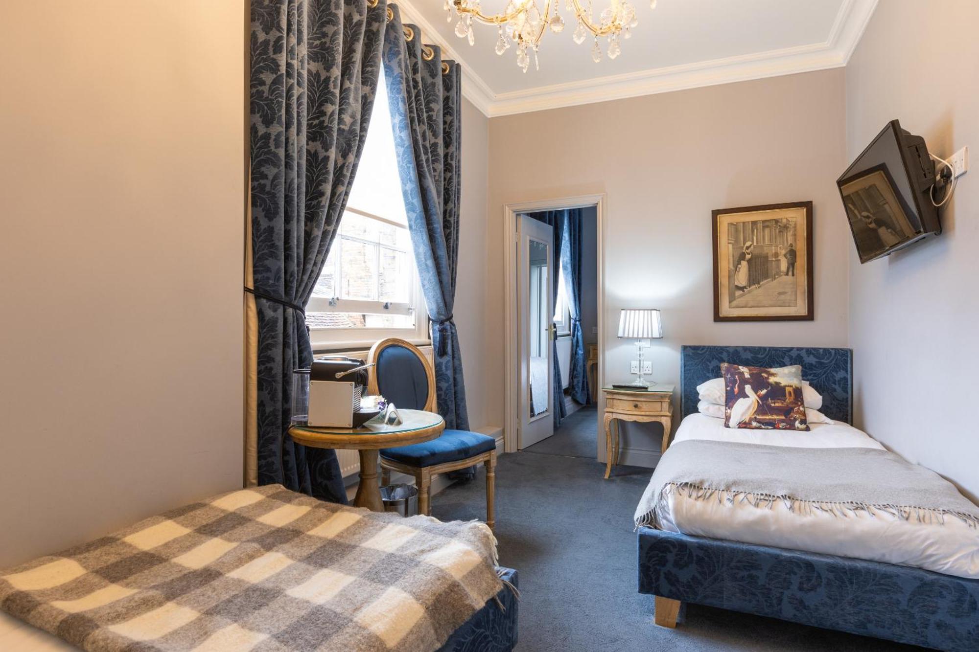 Blue Boar Hotel Maldon Room photo