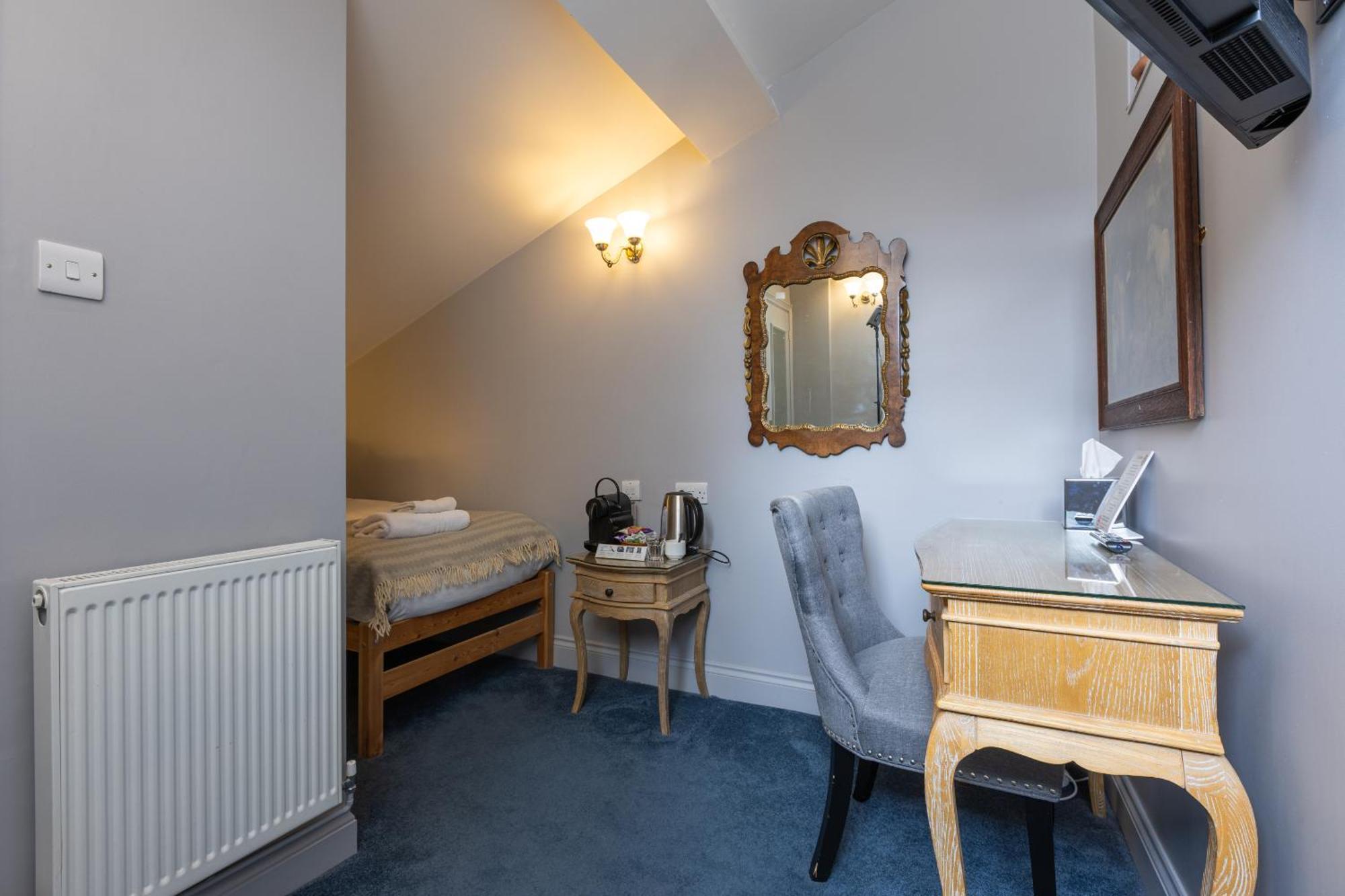 Blue Boar Hotel Maldon Room photo